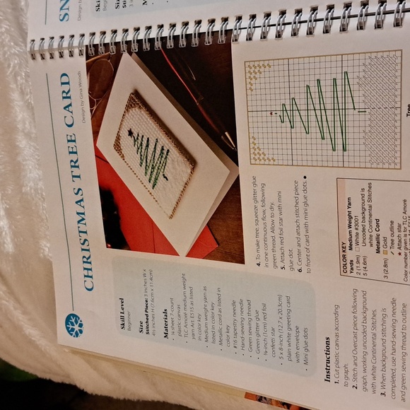 Happy Holidays in plastic canvas - Picture 5 of 16